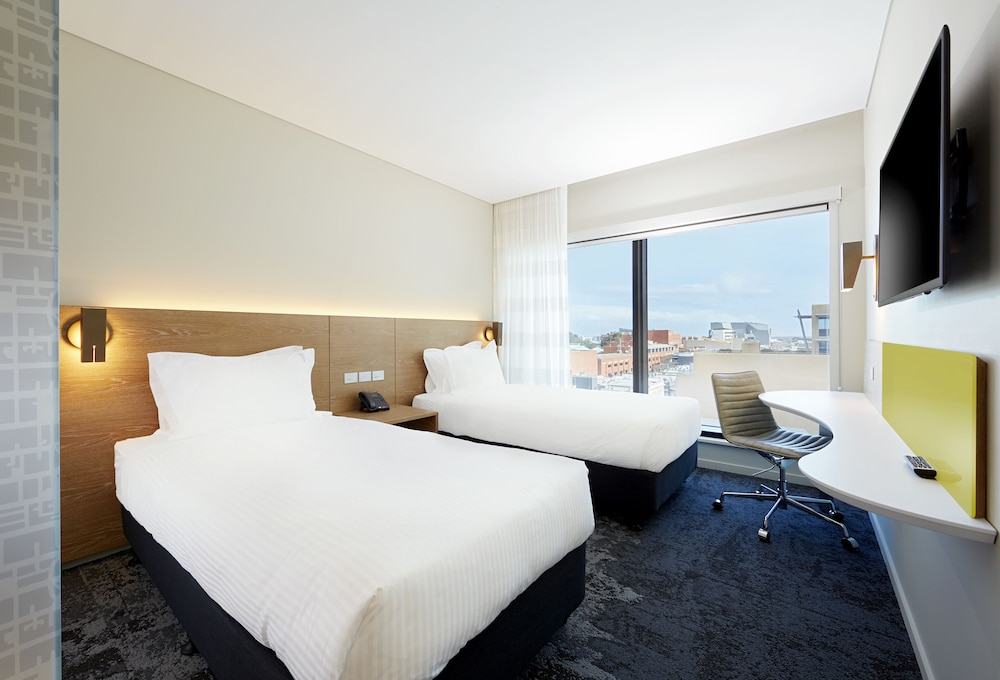 HOLIDAY INN EXPRESS ADELAIDE CITY CENTRE 15/63
