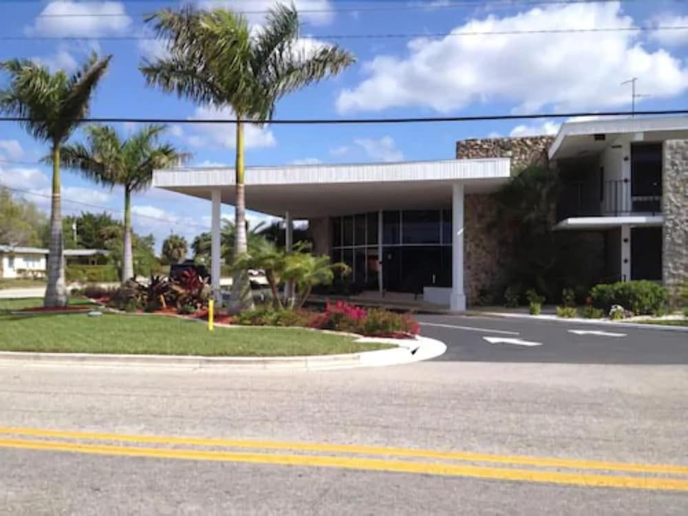 Dolphin Key Resort 32/50