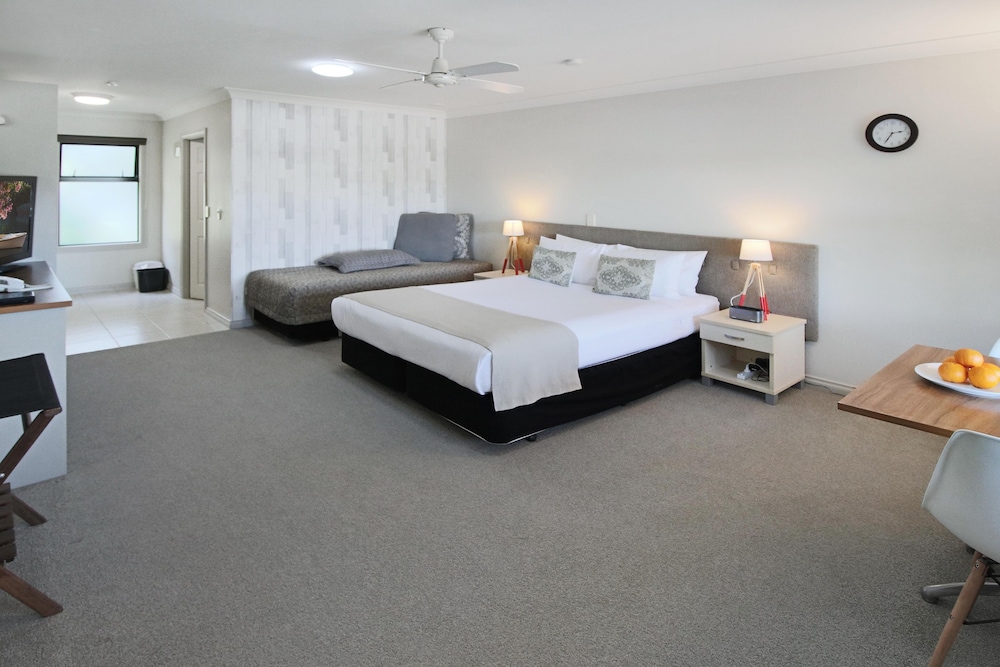 Whangaparaoa Lodge Motel 12/70