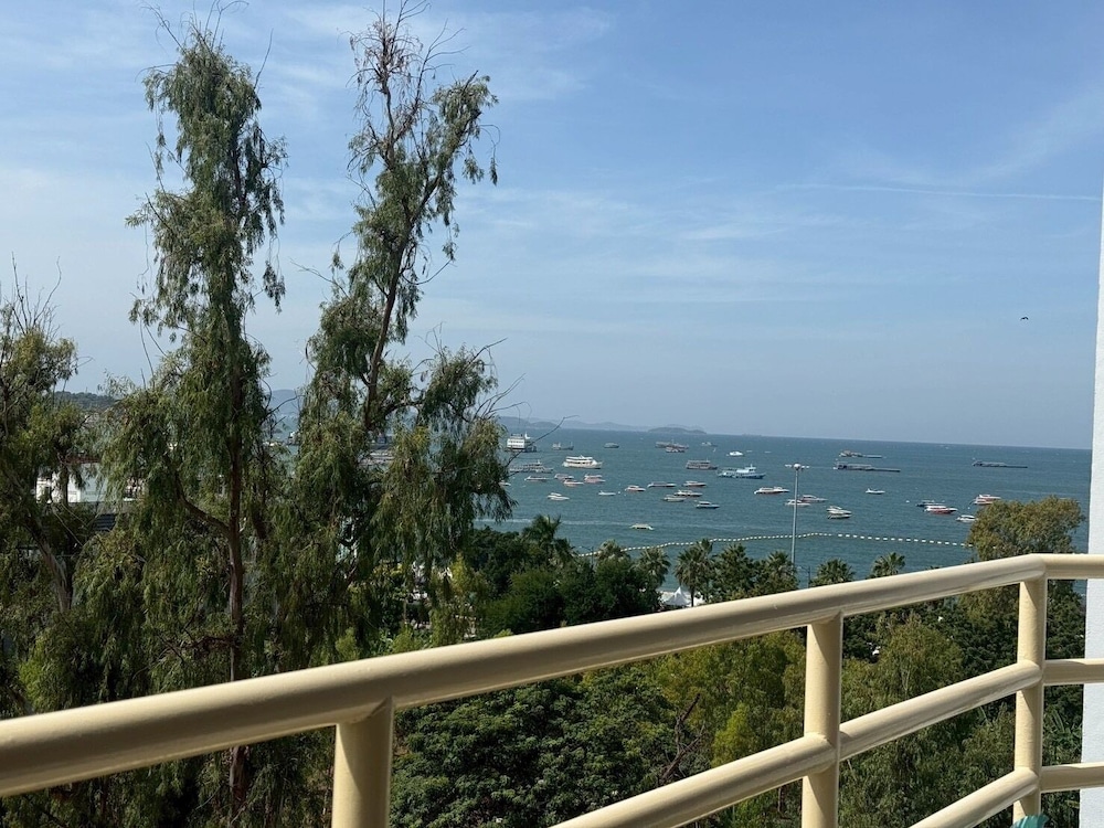 View Talay 6 Condominium By Honey 82/84