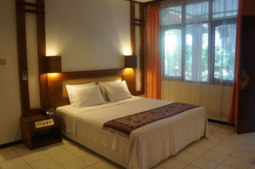 Puri Naga Beachfront Cottages 28/65