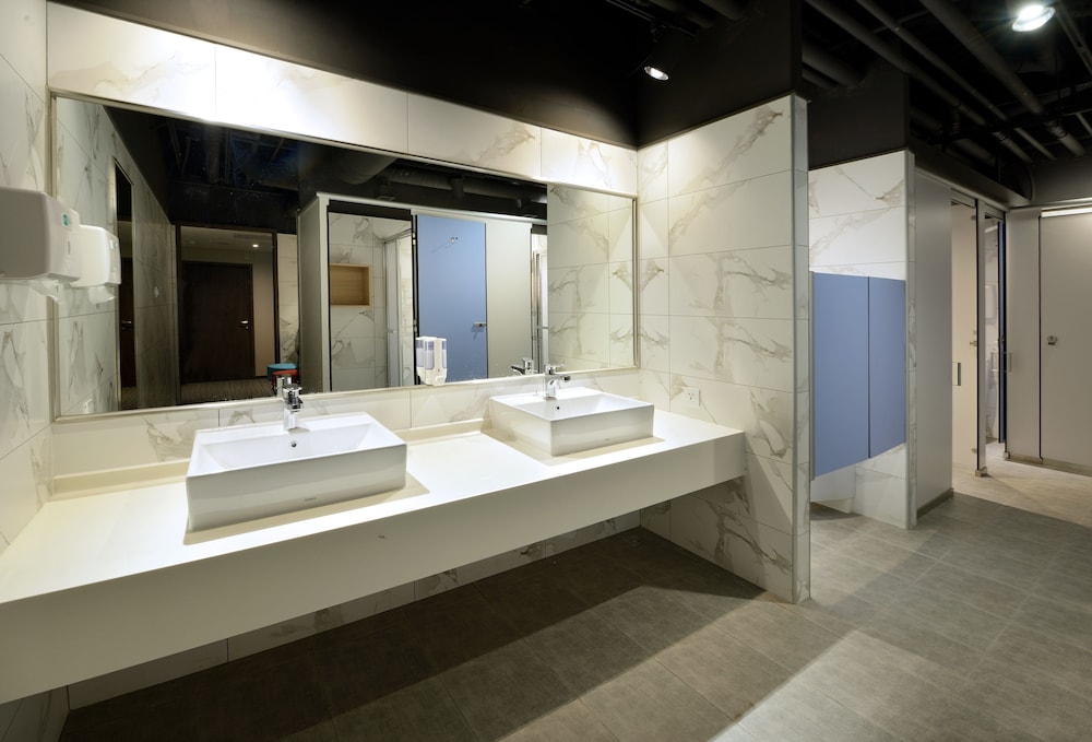 Park City Inn & Hostel 44/47