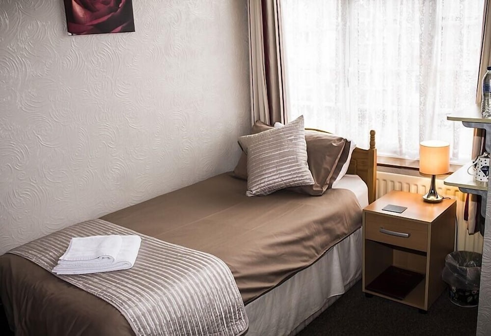 Basic, Twin Beds