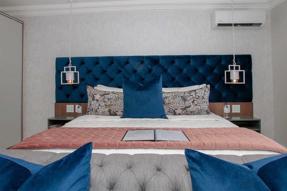 Sandals Guest House 65/77