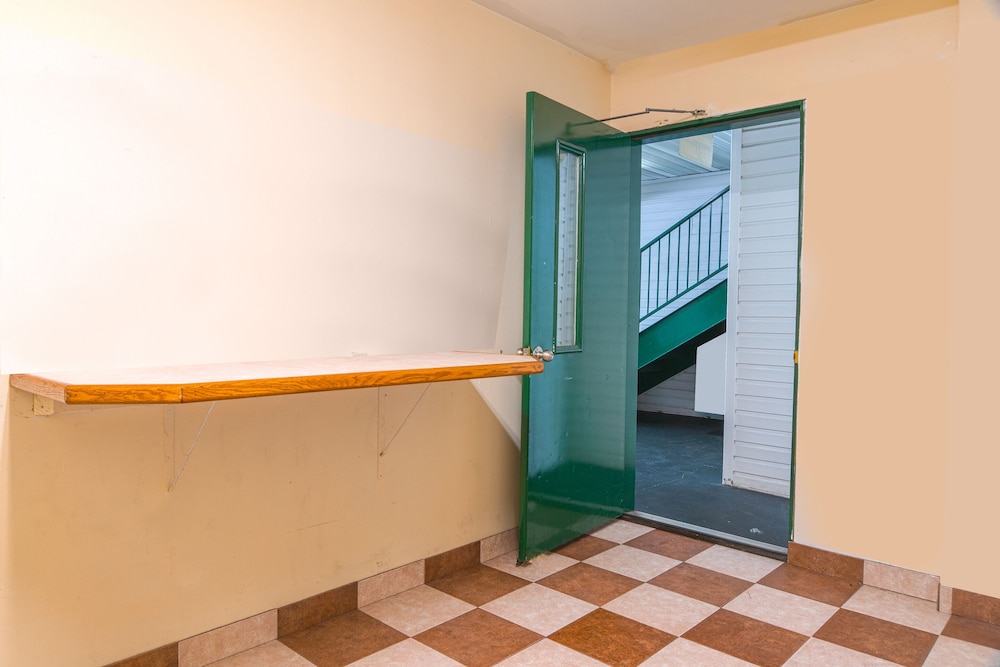 Evergreen Inn 5/50
