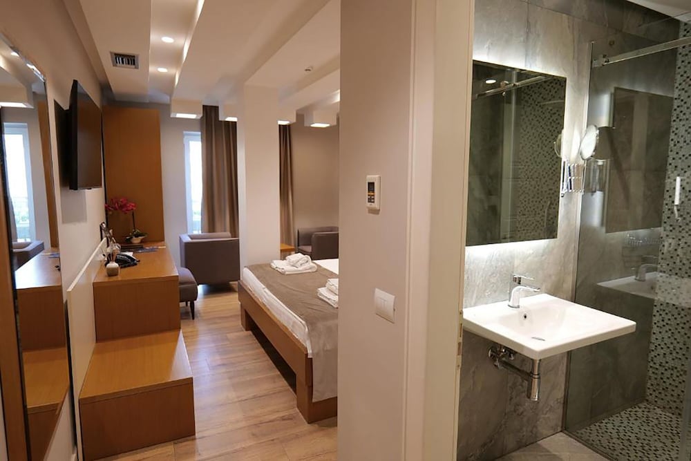 Hotel Queen 34/34