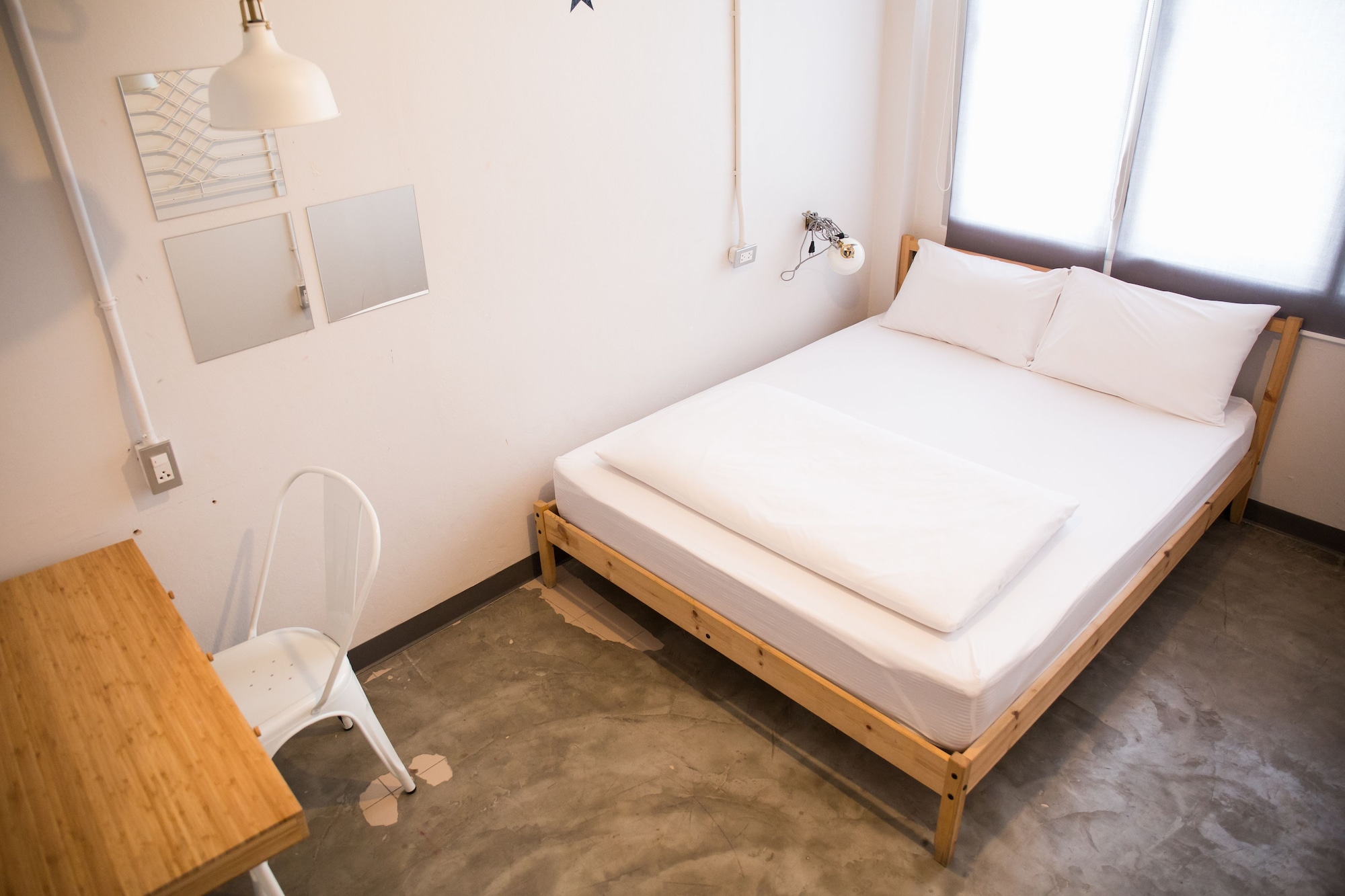 ROOM, DOUBLE BED, SHARED BATHROOM