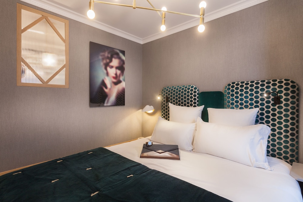 HANDSOME HOTEL BY ELEGANCIA 9/74