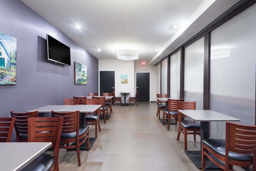 Microtel Inn & Suites By Wyndham Windham 31/41