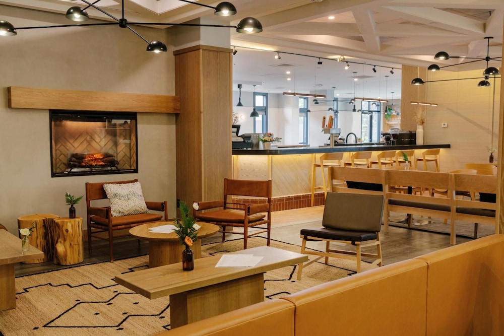 Elk Avenue Hotel 36/46