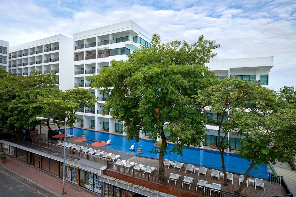 COSY BEACH HOTEL 2/50