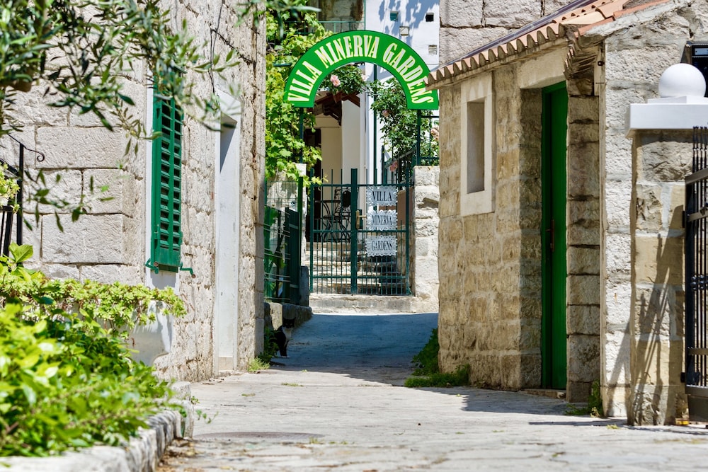Luxury Villa Minerva Gardens 74/80