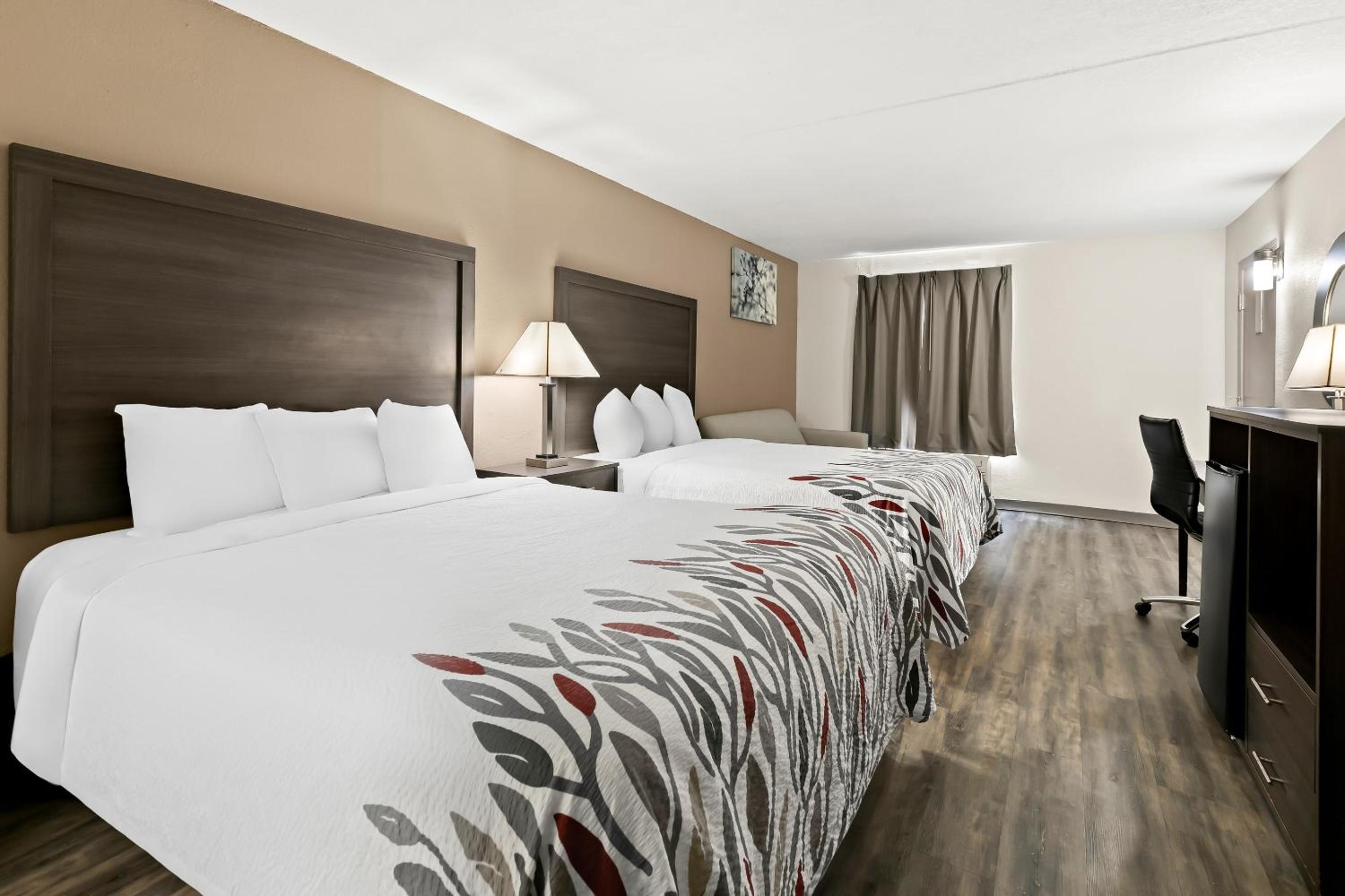 Suite, 2 Queen Beds, Sofa, Jetted Tub, Smoking