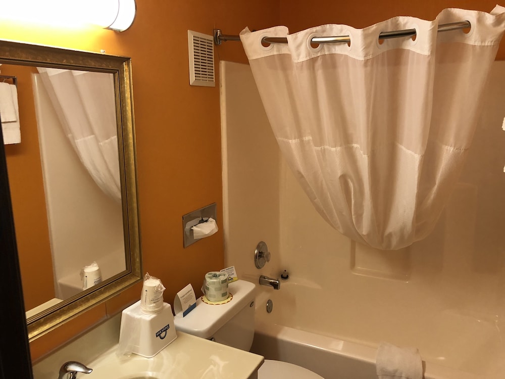 Days Inn & Suites by Wyndham Youngstown / Girard Ohio 39/39