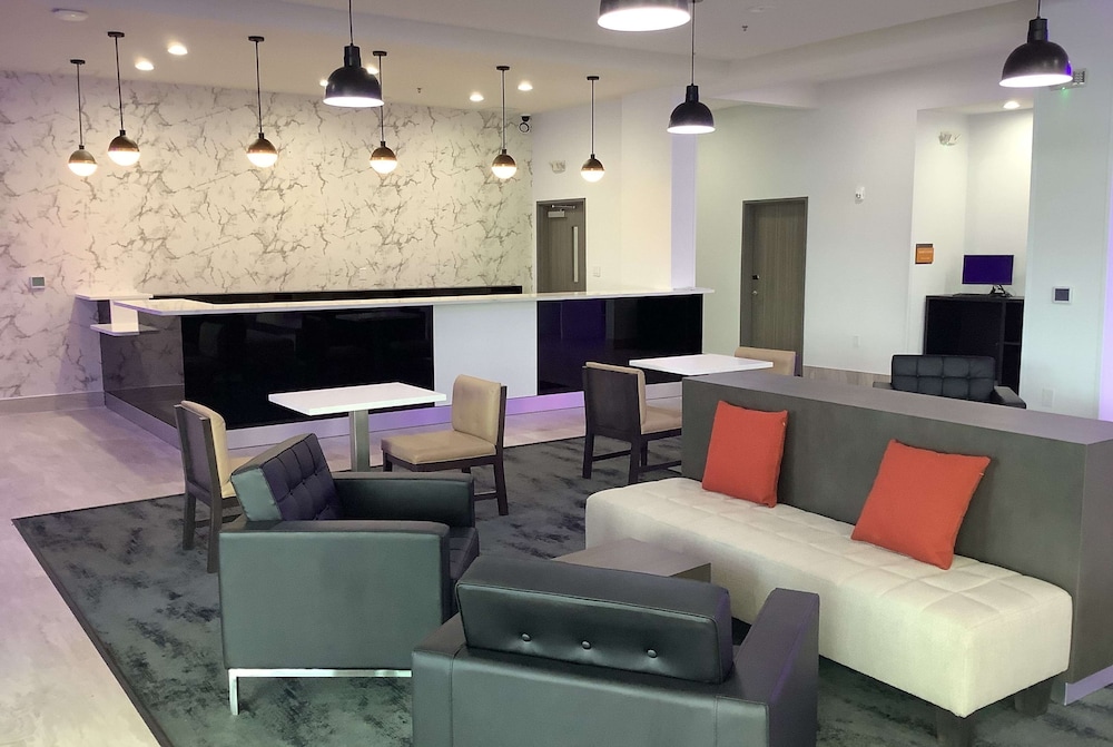 La Quinta Inn & Suites by Wyndham Corpus Christi Southeast 7/56