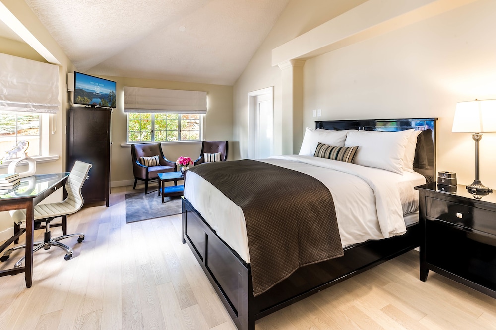 Villa Eyrie Resort 4/44