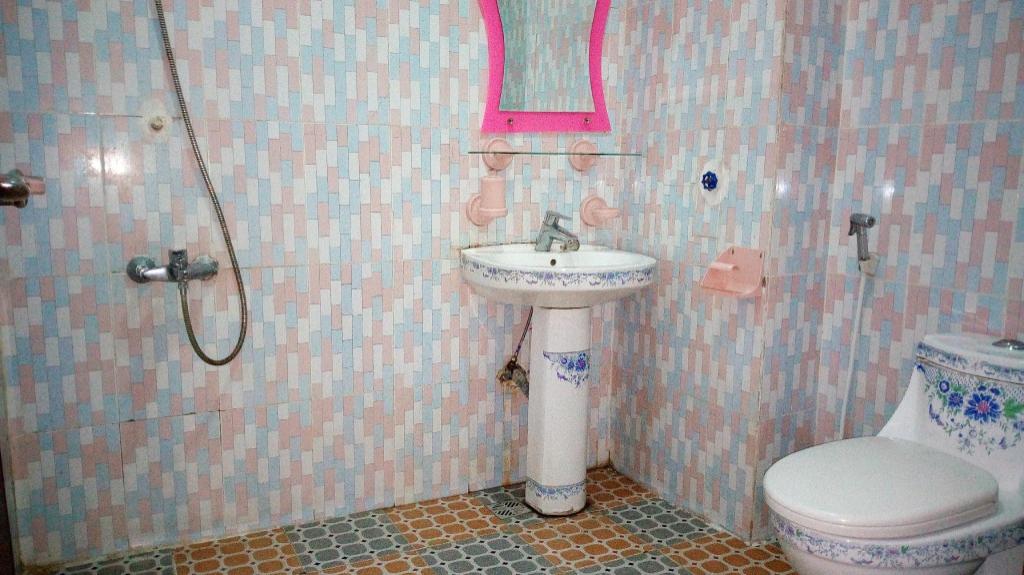 D'czars Hotel & Suites 13/16