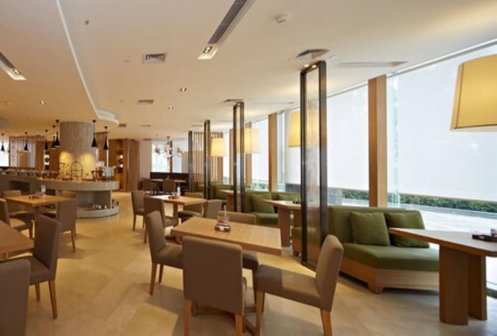 Hilton Garden Inn Shenzhen Dameisha 55/80