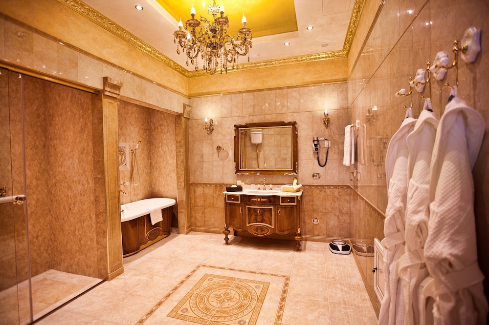Multi Grand Hotel 31/68