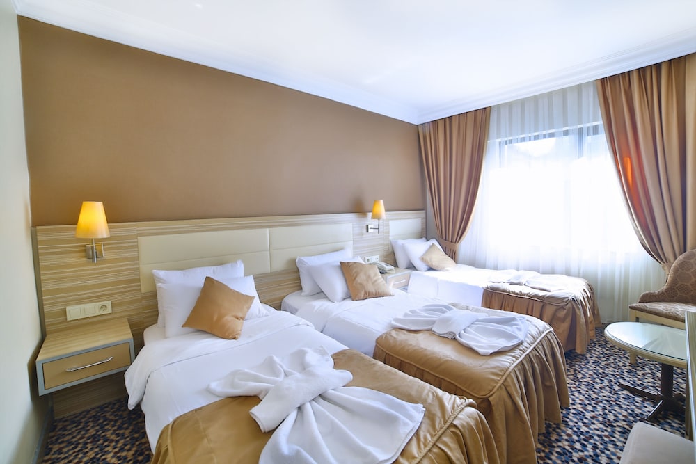 ROOM, TRIPLE