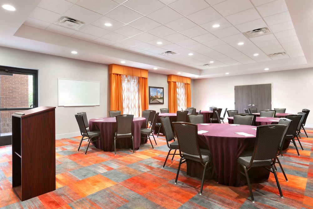 Hampton Inn Cleveland North Olmsted Oh 28/30