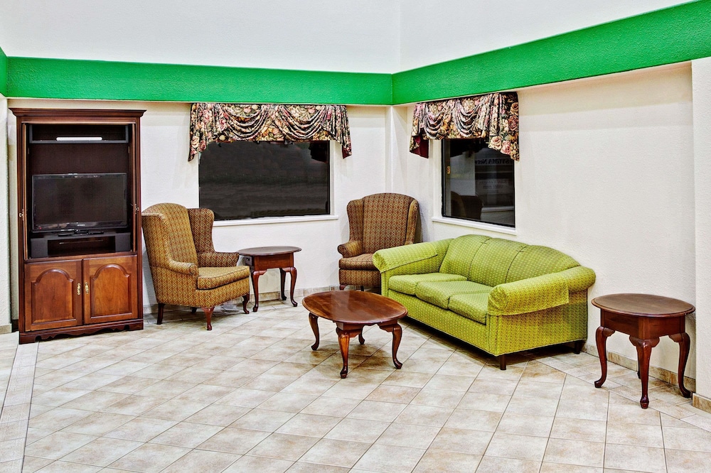 Hotel Baytown/I-10 30/56