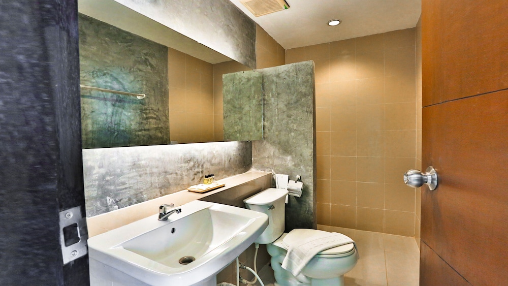 B2 Green Boutique & Budget Hotel 62/62