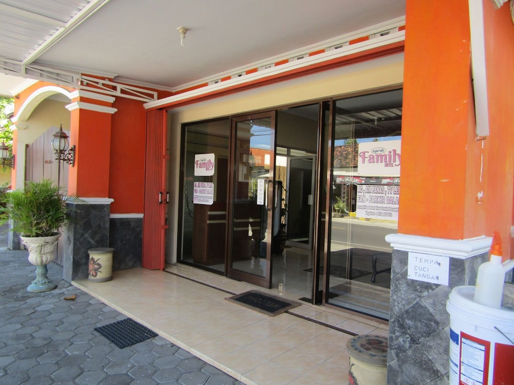 Hotel Family Syariah 1 by ZUZU 7/26