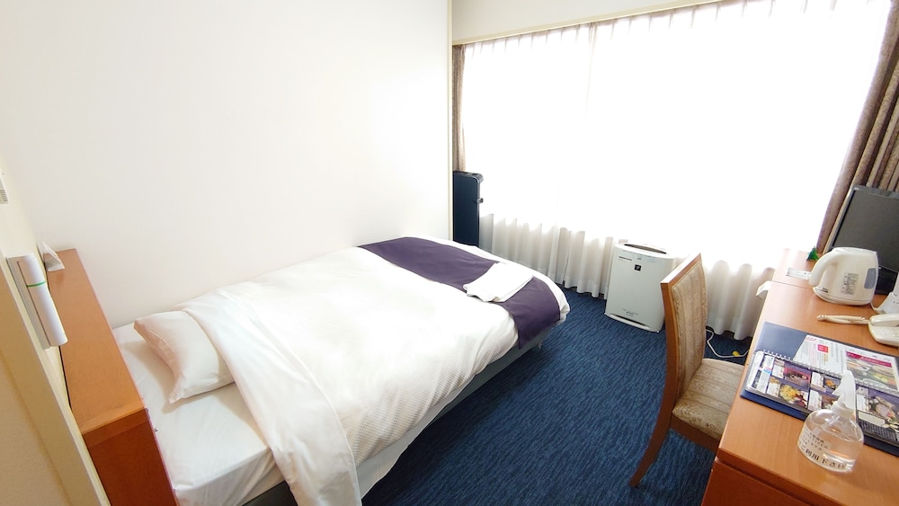 ROOM, SINGLE