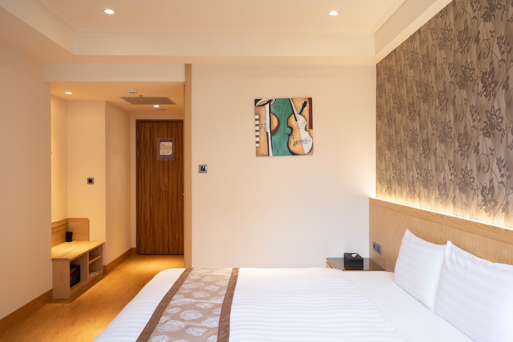 SUPERIOR, KING BED