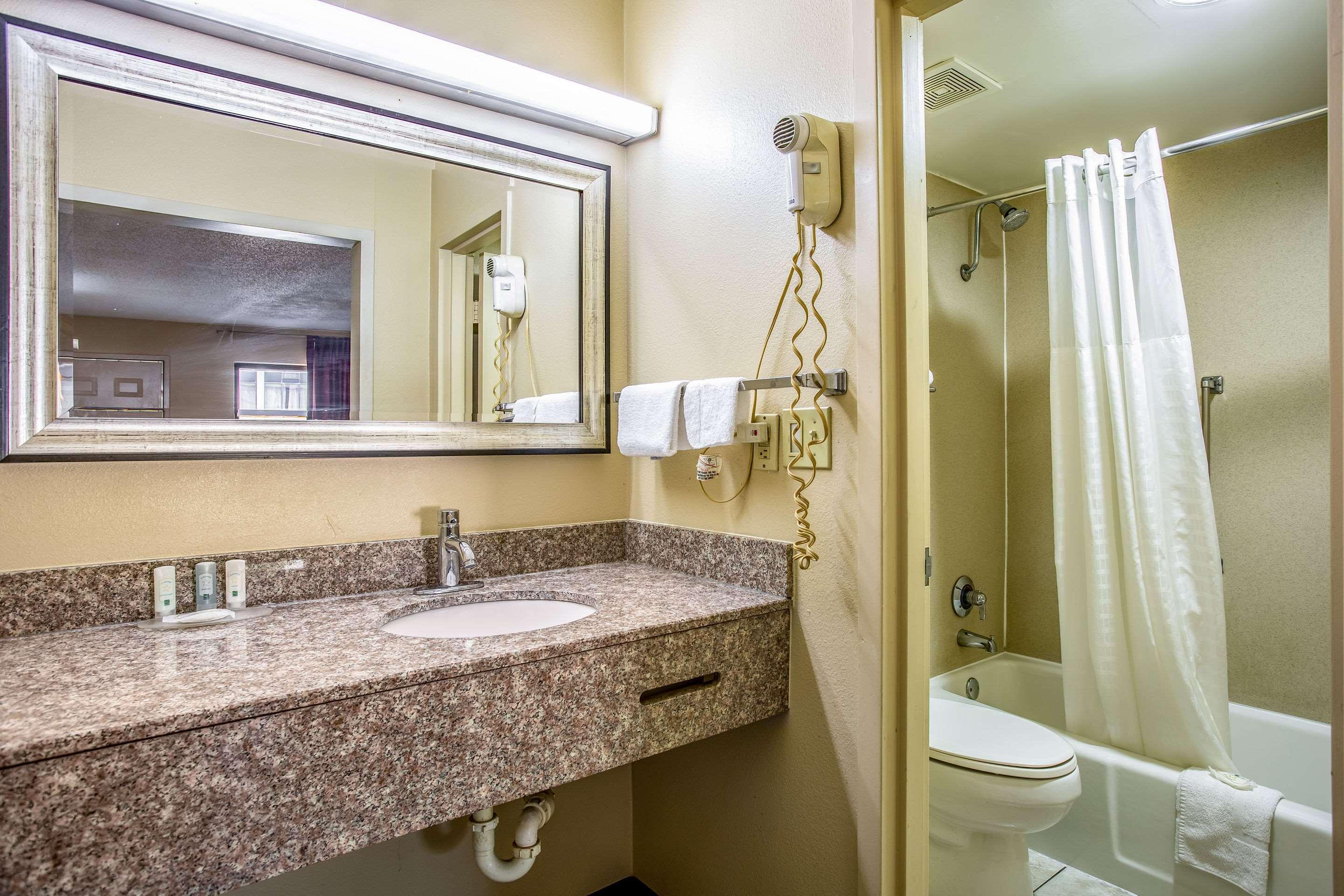 غرفة بسرير كينج، Quality Inn Bowling Green South 6/6