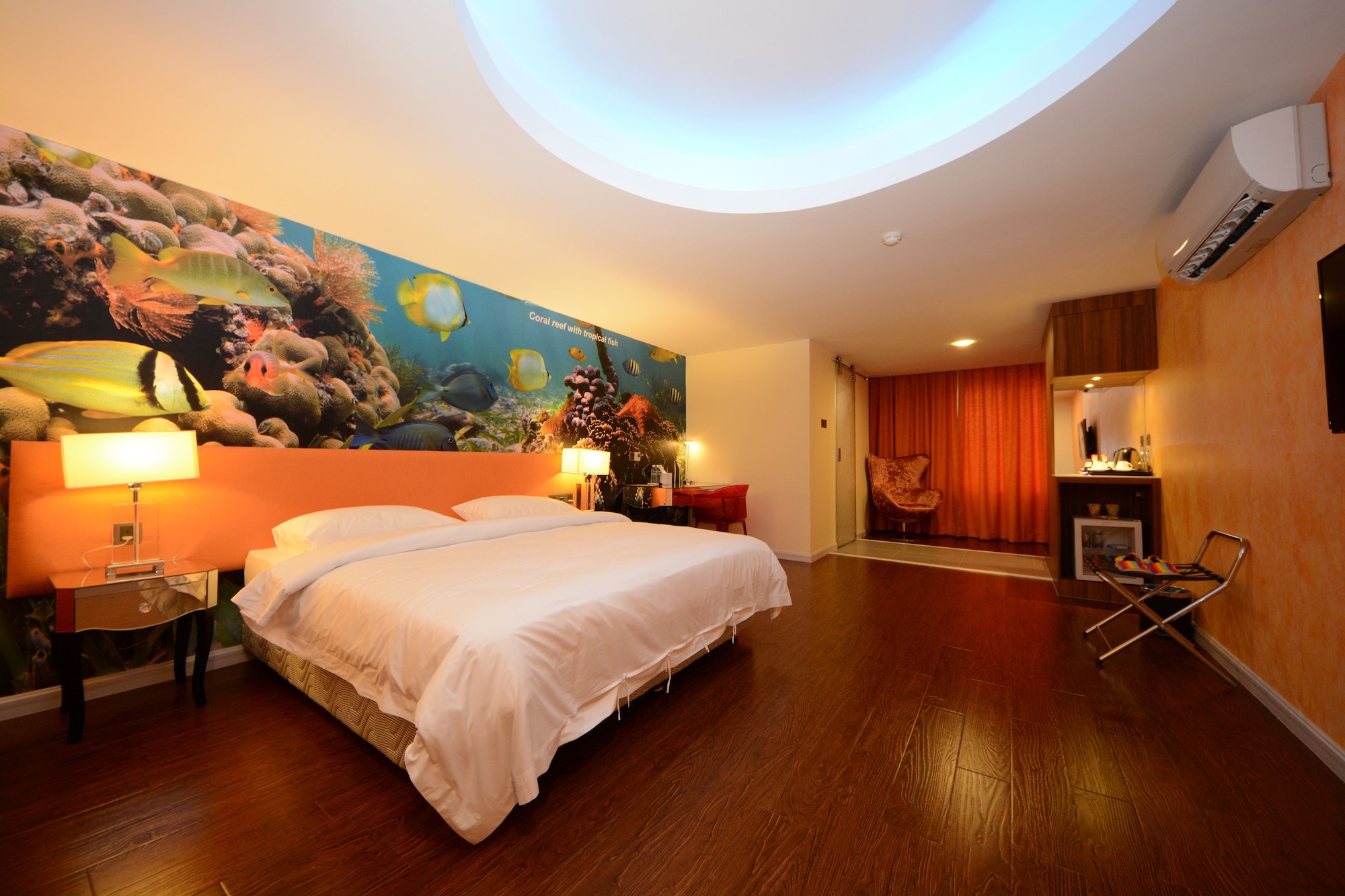 GRAND, KING BED