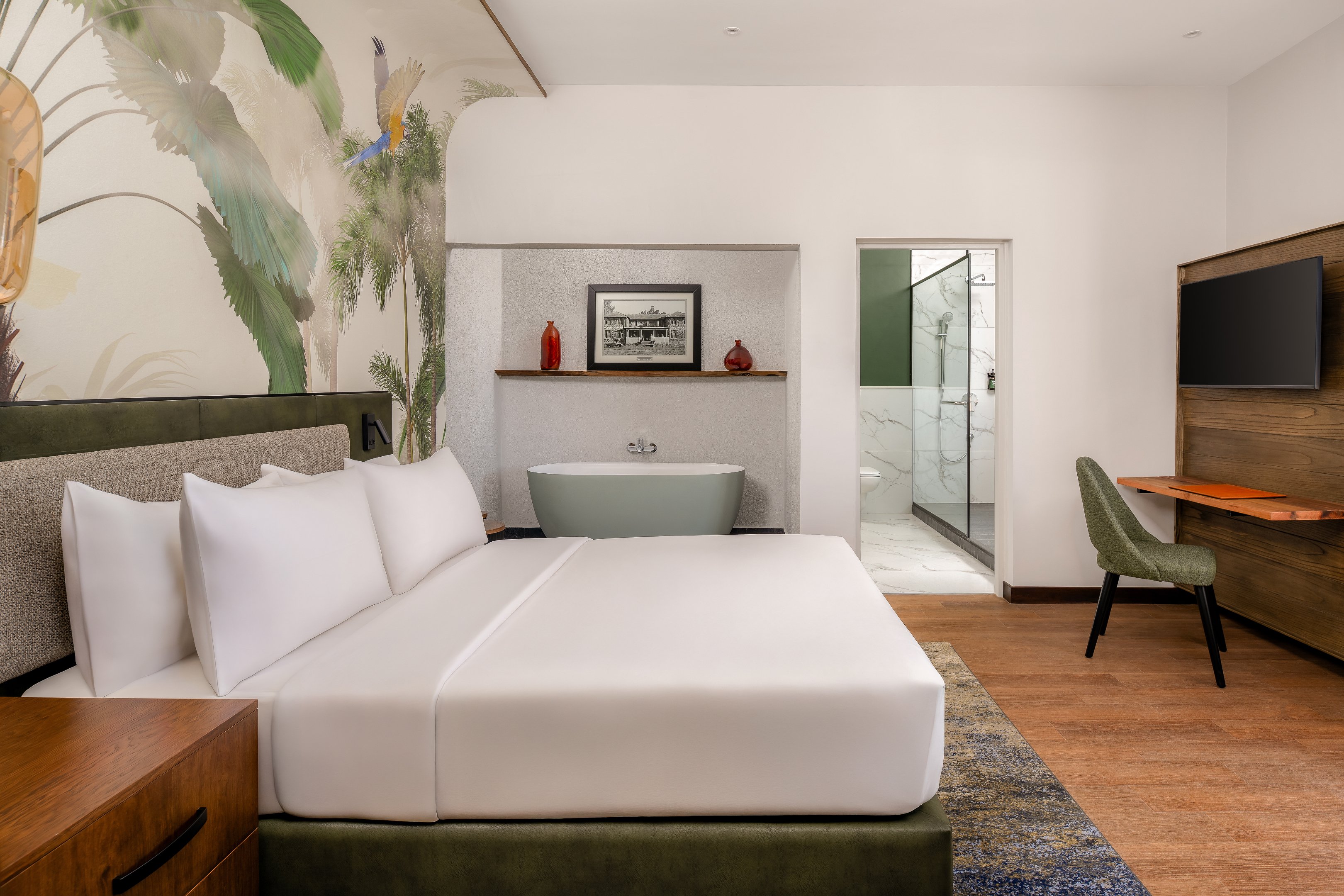 Suite, King Bed, Sofa