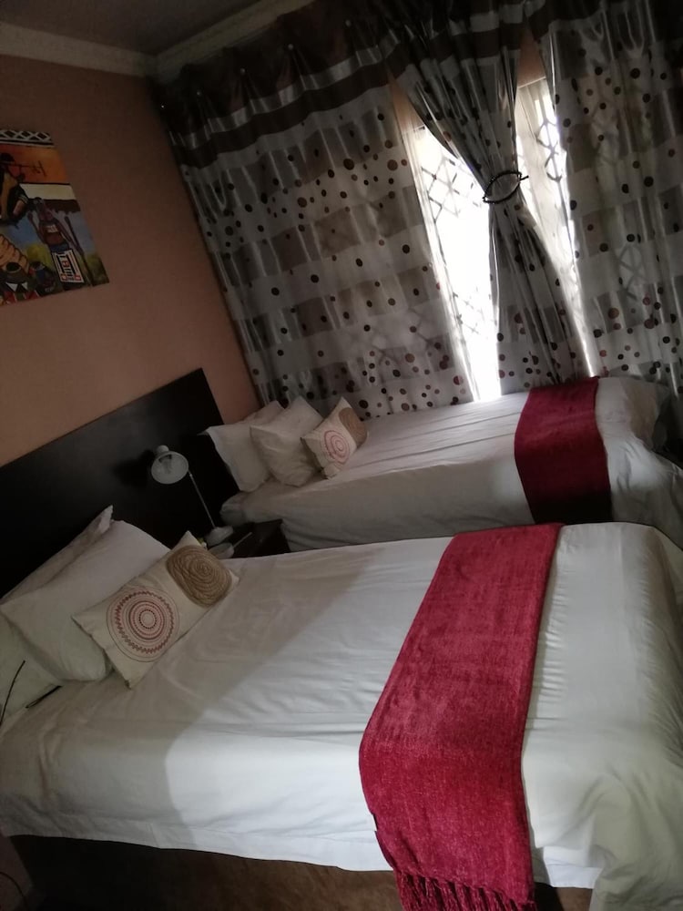 Flossie S Bed And Breakfast 12/32