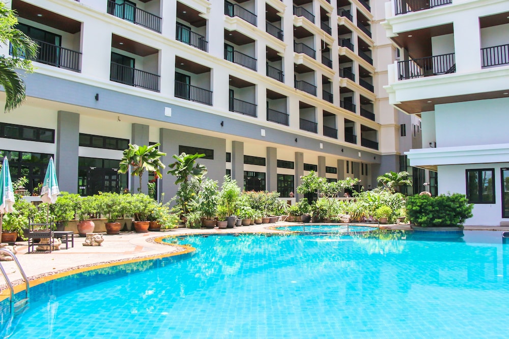 Mike Garden Resort Hotel 12/61