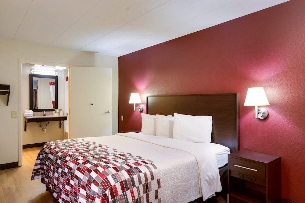 Red Roof Inn Grand Rapids Airport 8/33