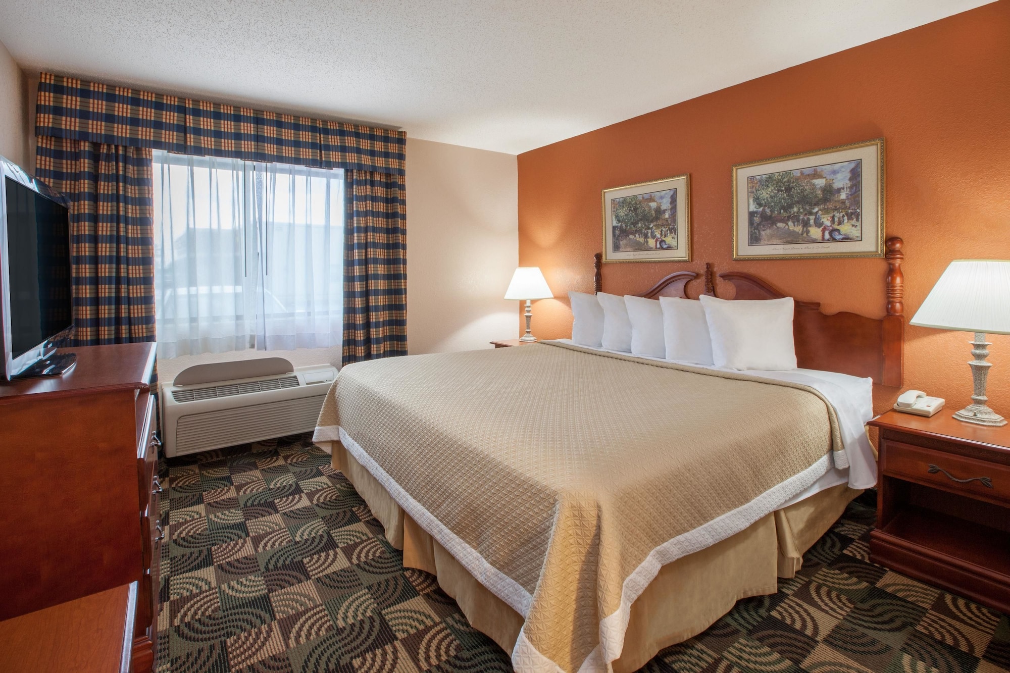غرفة قياسية بسرير كينج بحوض جاكوزي، Days Inn by Wyndham Hillsdale 7/10