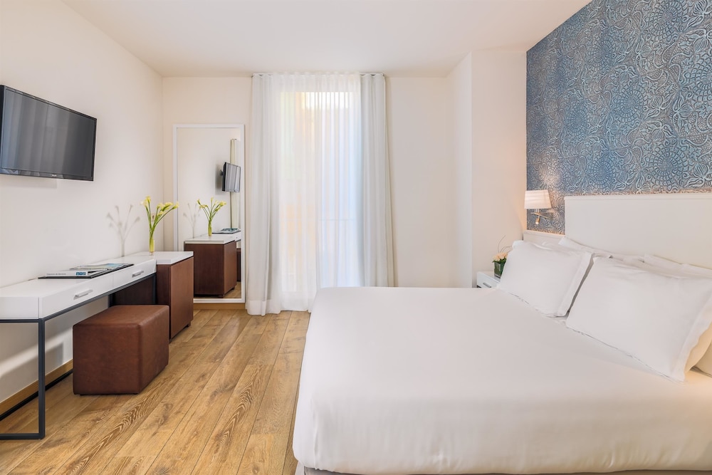 ROOM, SINGLE, TWIN BEDS, CITY VIEW