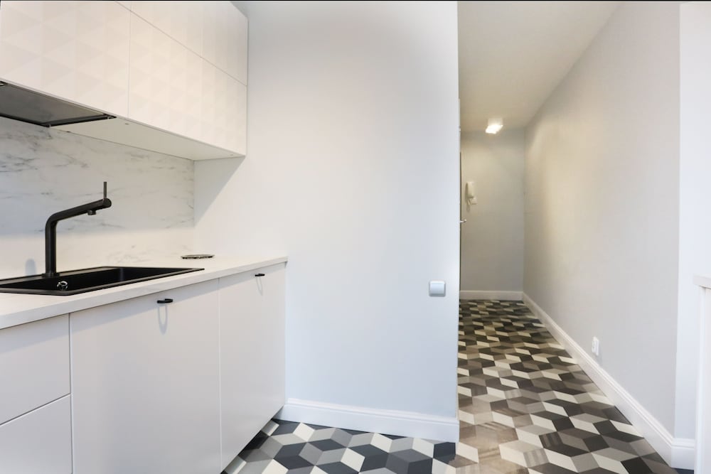 Faust And Mona Lisa Apartments 50/50
