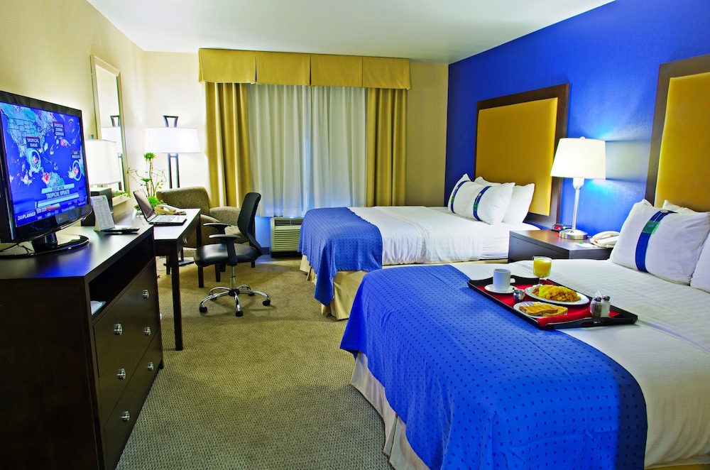 Holiday Inn & Suites Phoenix Airport 22/79