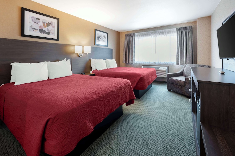 Suite, 2 Queen Beds, Sofa