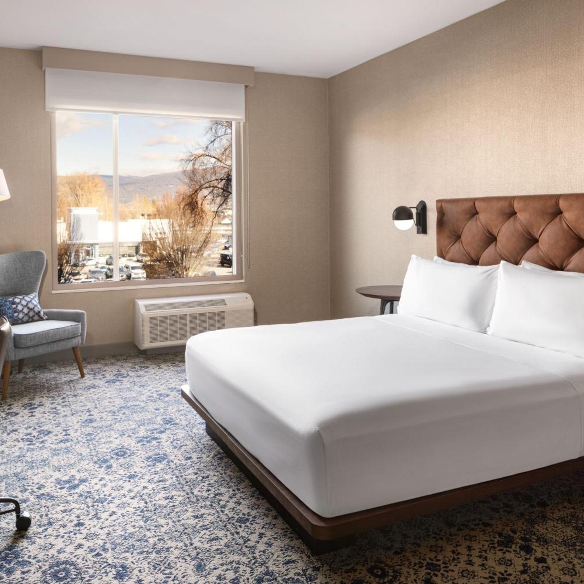 Deluxe, King Bed, Water View