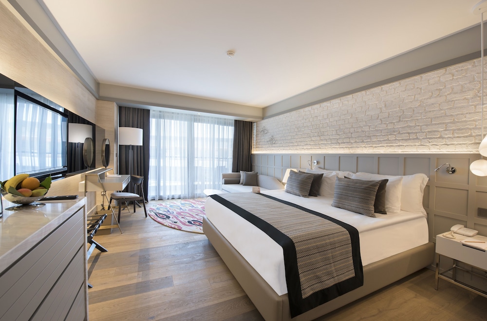 SUPERIOR ROOM SIDE SEA VIEW & POOL VIEW