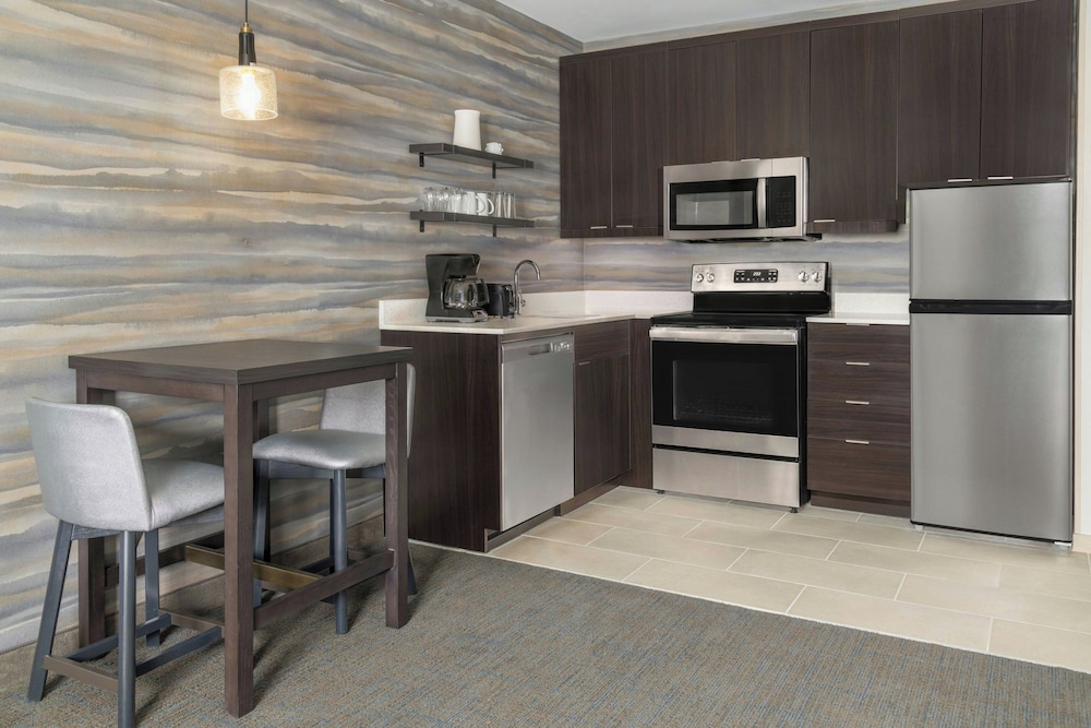 Residence Inn By Marriott Detroit Dearborn 25/33
