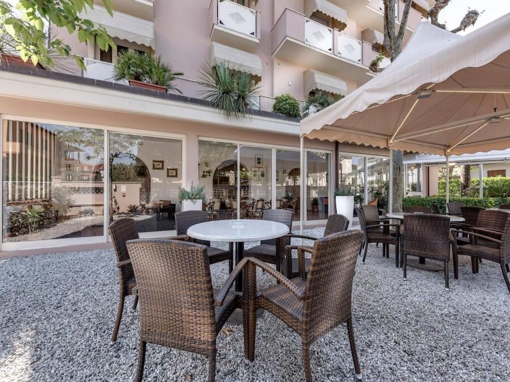 Hotel Azzurra 38/50