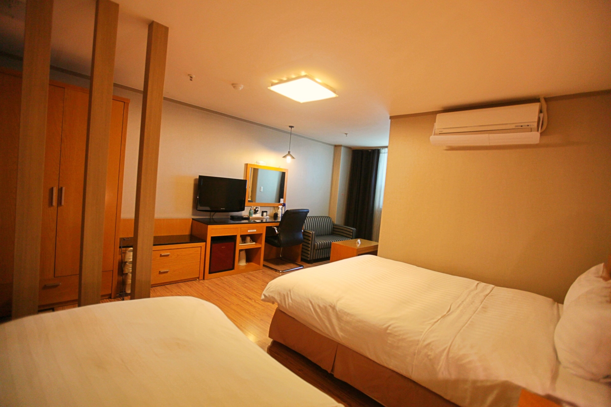 JUNIOR SUITE, STUDIO