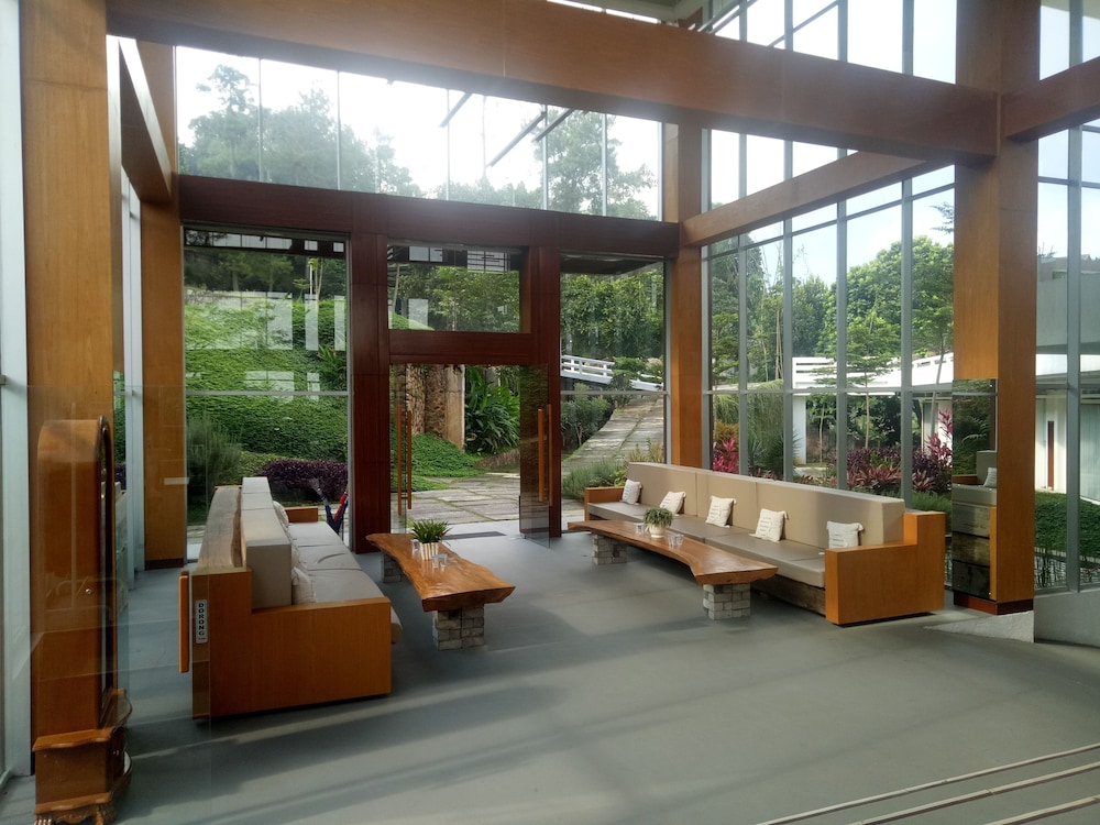 Townhouse Oak Hotel Pondokan Tjiburial in BANDUNG