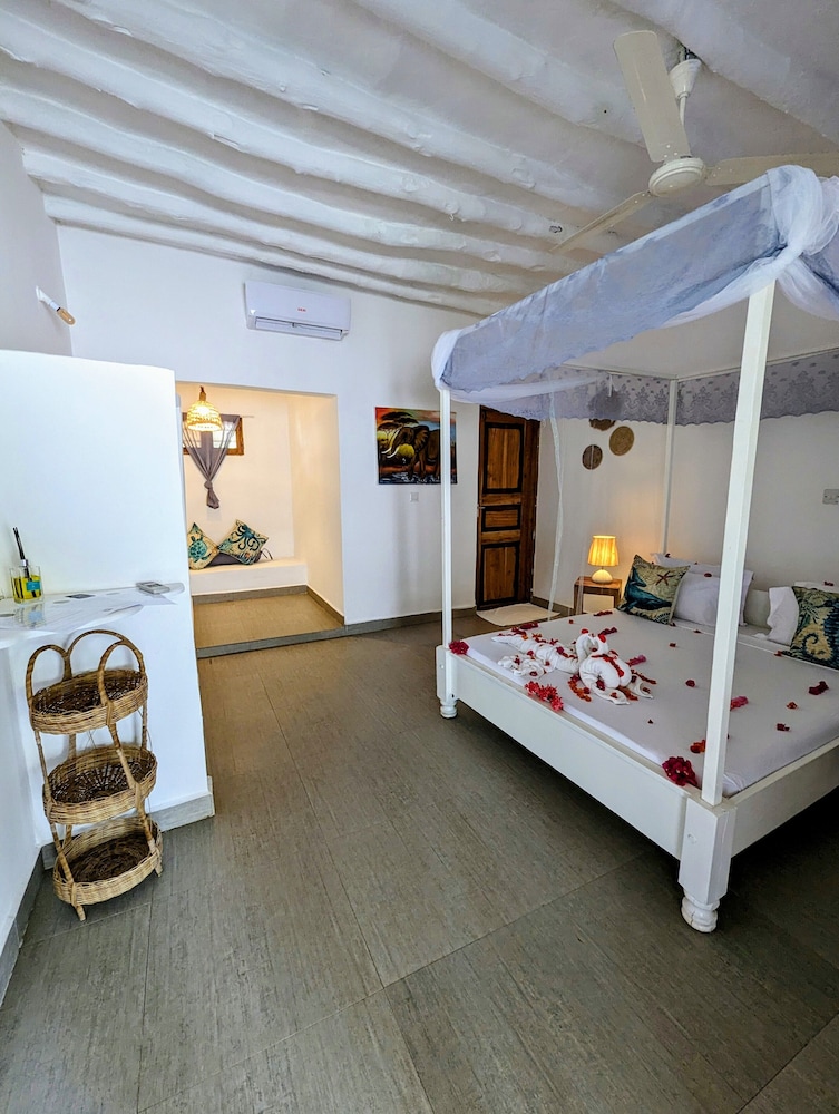 Bahati Villa 4/50