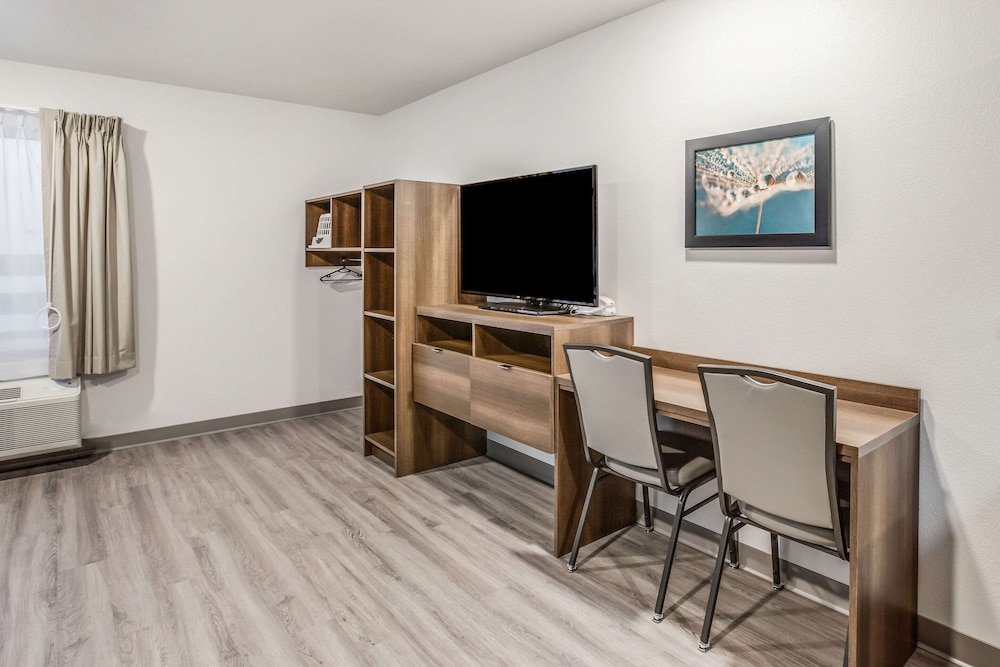 WoodSpring Suites Novi Farmington 32/47