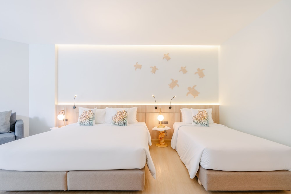 Phuket Emerald Beach Resort 27/70
